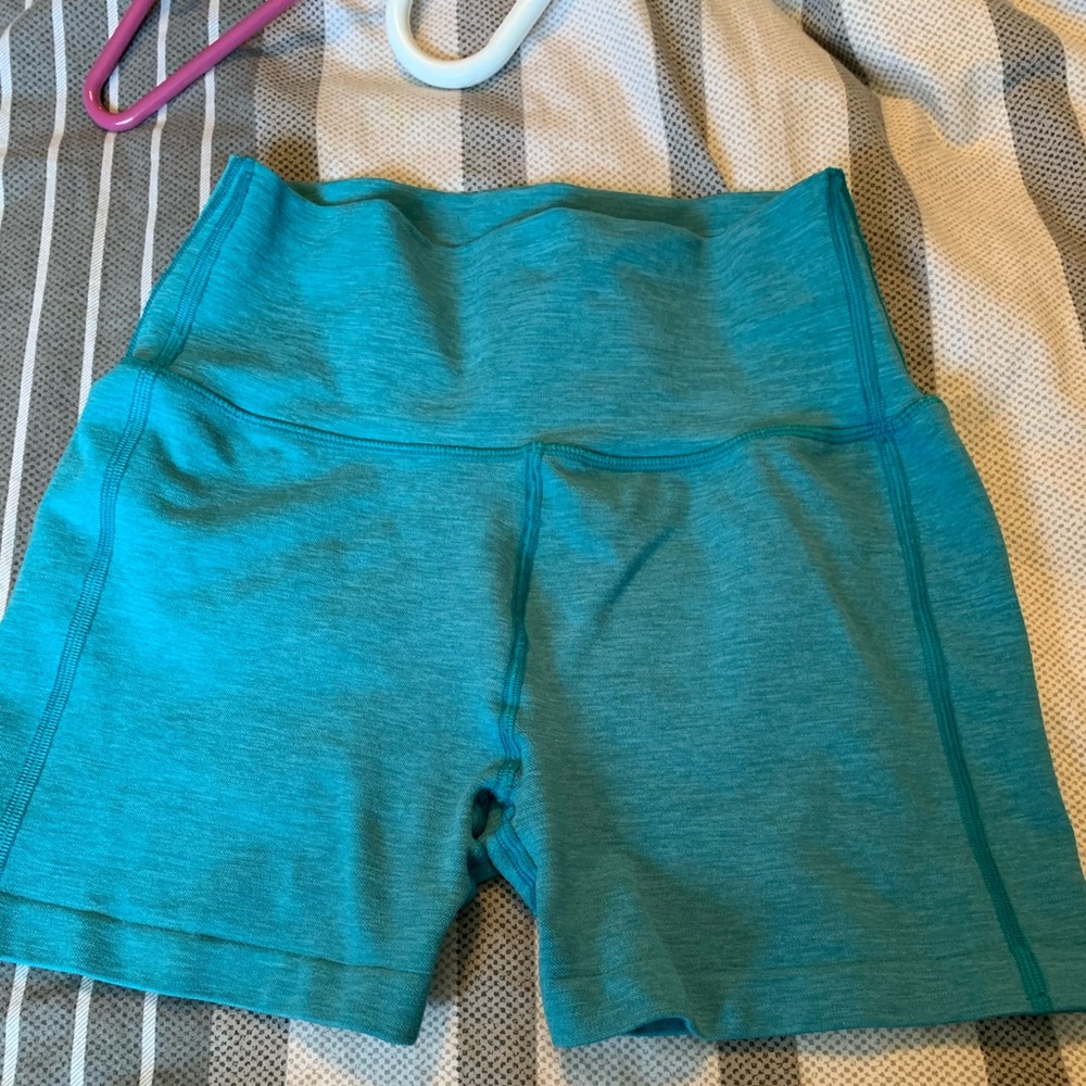 Alphalete revival r6 shorts shorts size M